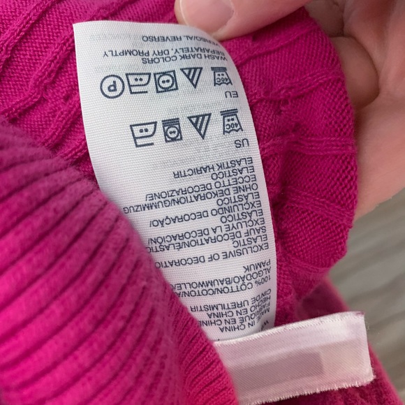 TOMMY HILFIGURE | Pink Knitted V-Neck Sweater - Picture 6 of 7